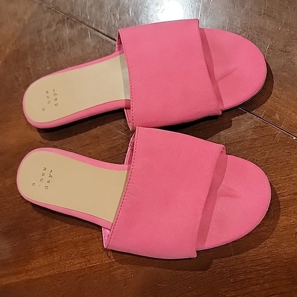(J4) A new day slide shoes girls 6 1/2
